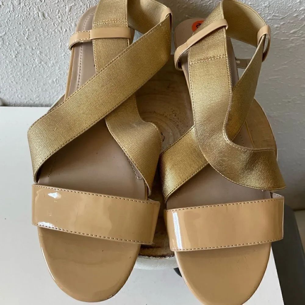 NWOT Ellen Tracy Wedge Sandals Size 9.5M